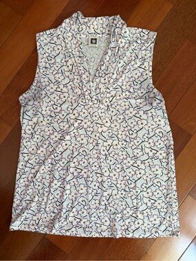 Anne Klein sleeveless floral v neck blouse